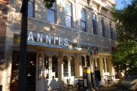 annies-west-outside-seating-1