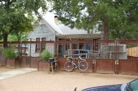 97-rainey-street-austin-lustre-pearl