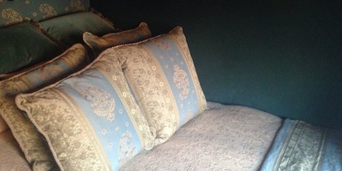train-interior-bed-3